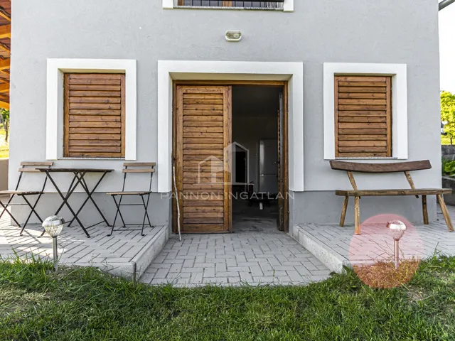 Eladó ház Pécsely, Öreghegy 100 nm