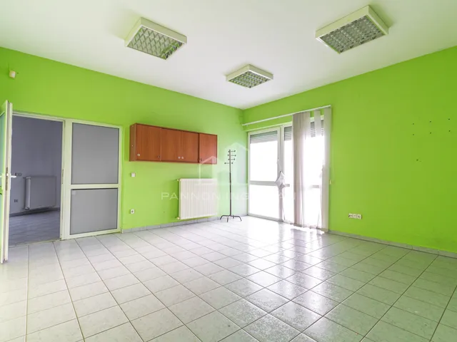 Kiadó kereskedelmi és ipari ingatlan Veszprém 35 nm