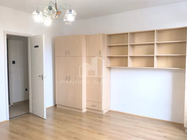 Kiadó lakás Veszprém, Haszkovó utca  28 nm