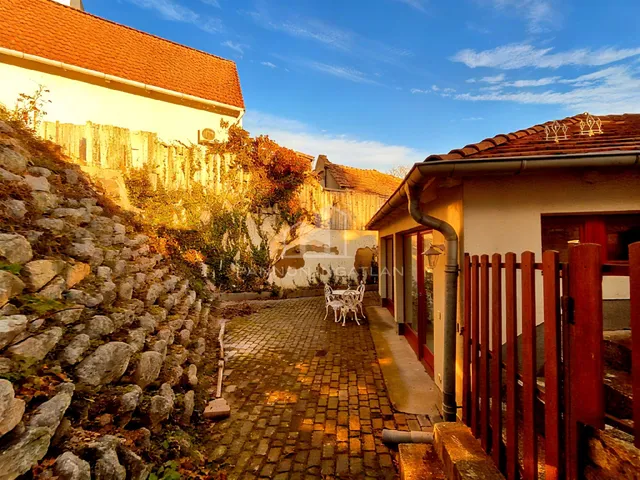 Kiadó ház Veszprém 250 nm