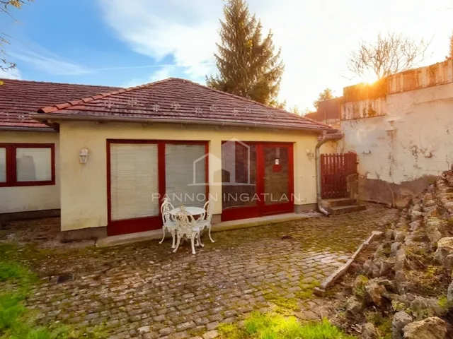 Kiadó ház Veszprém 250 nm