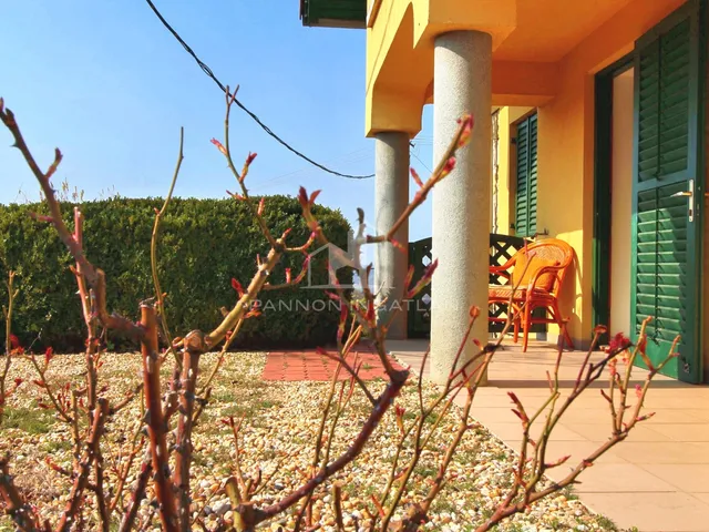 Eladó üdülő és hétvégi ház Mencshely 89 nm