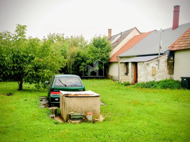 Eladó ház Mencshely 621 nm