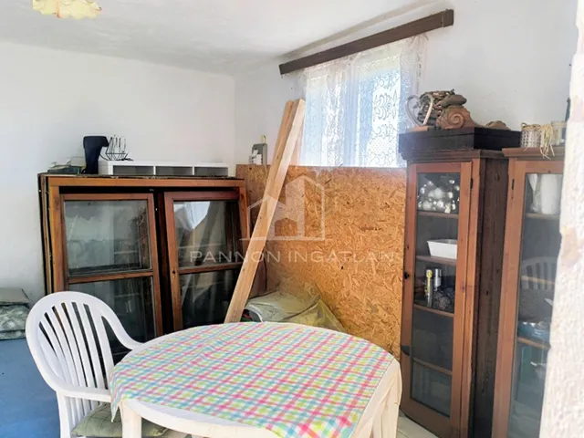 Eladó nyaraló Várpalota, Badacsony szőlő 30 nm