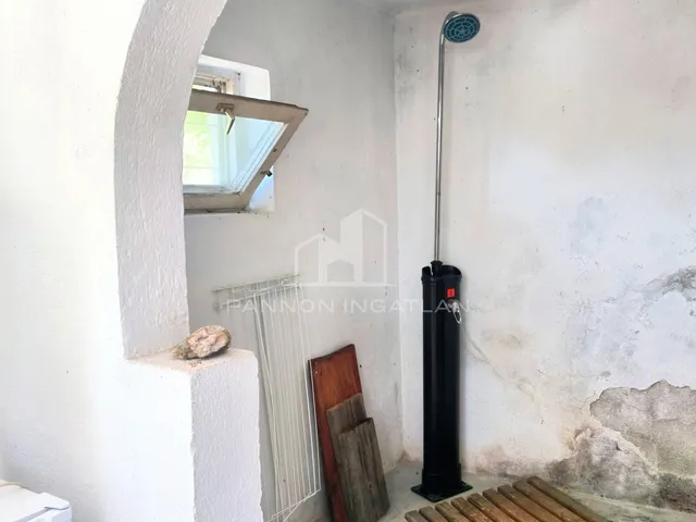 Eladó nyaraló Várpalota, Badacsony szőlő 30 nm
