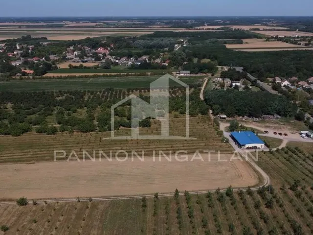 Eladó telek Csikvánd 94411 nm