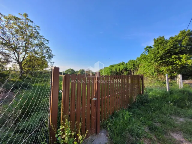 Eladó mezőgazdasági ingatlan Lovas 1506 nm