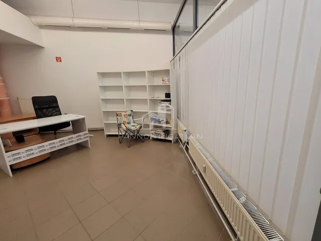 Kiadó kereskedelmi és ipari ingatlan Veszprém 25 nm