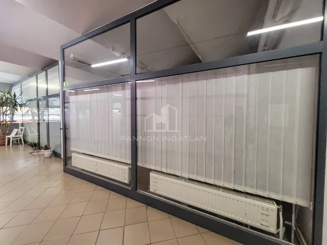 Eladó kereskedelmi és ipari ingatlan Veszprém 25 nm