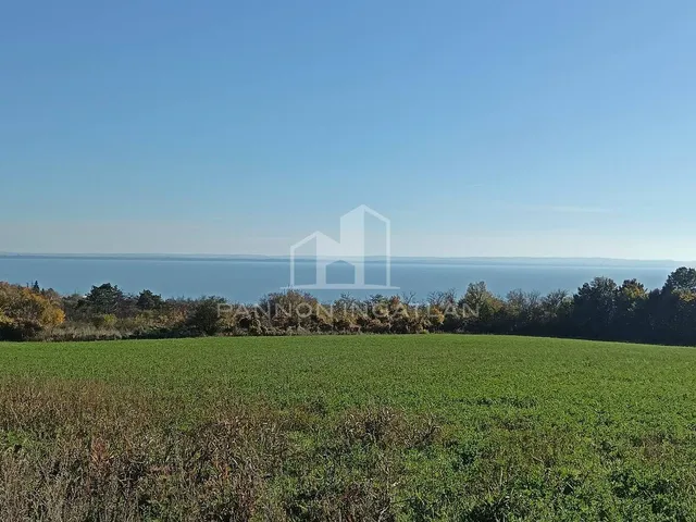 Eladó telek Balatonkenese 10848 nm