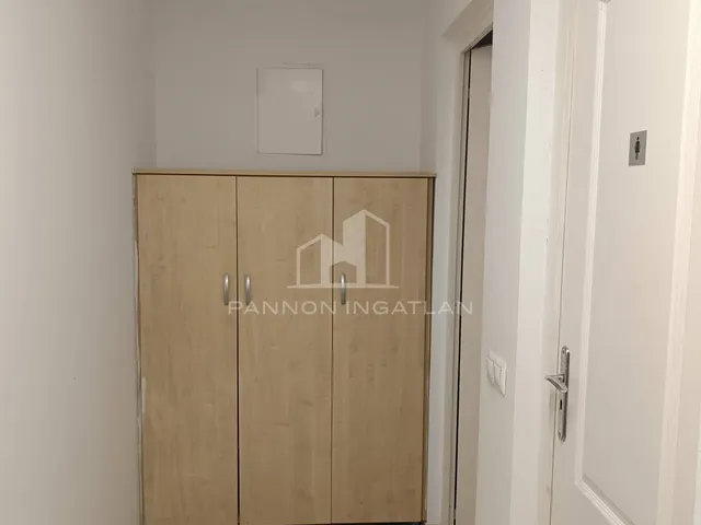 Eladó kereskedelmi és ipari ingatlan Szentkirályszabadja 682 nm