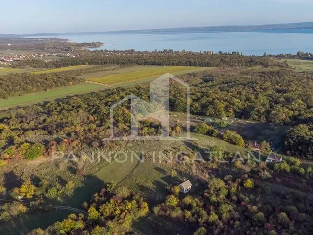 Eladó telek Zánka 2030 nm
