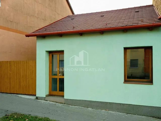 Kiadó kereskedelmi és ipari ingatlan Székesfehérvár 37 nm