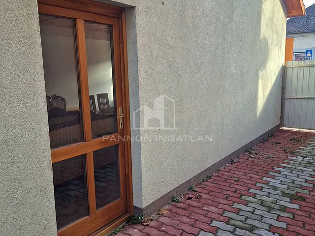 Kiadó kereskedelmi és ipari ingatlan Székesfehérvár 37 nm