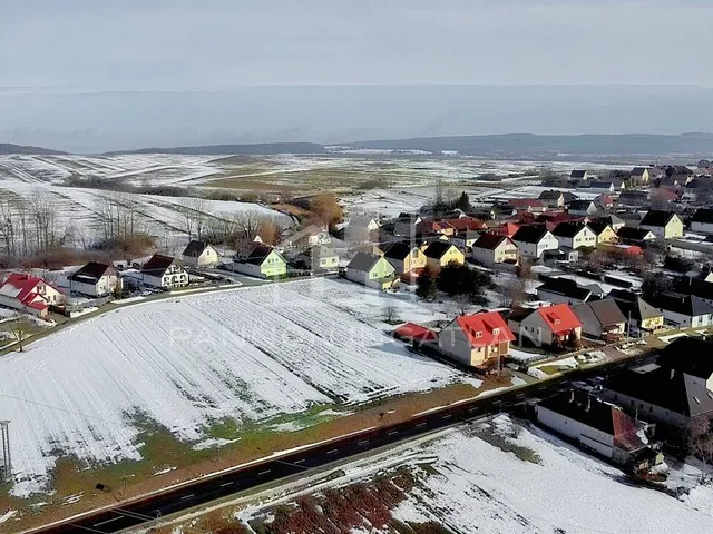 Eladó telek Olaszfalu 746 nm