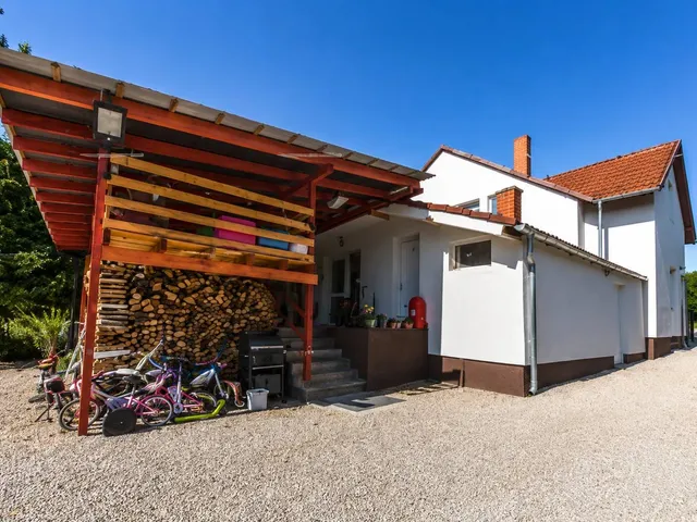 Eladó ház Balatonfűzfő 222 nm