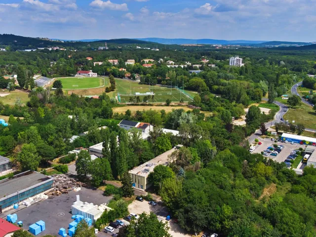 Eladó kereskedelmi és ipari ingatlan Balatonfűzfő 1027 nm