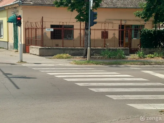 Eladó kereskedelmi és ipari ingatlan Hódmezővásárhely, Belváros 65 nm