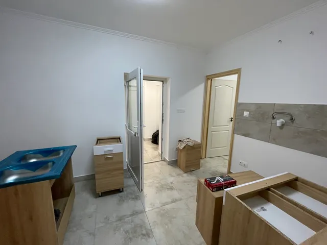 Kiadó kereskedelmi és ipari ingatlan Nyíregyháza 140 nm