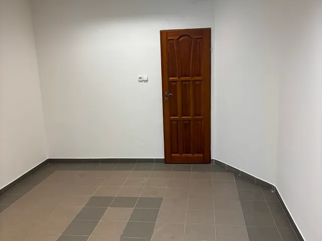 Kiadó kereskedelmi és ipari ingatlan Nyíregyháza 30 nm