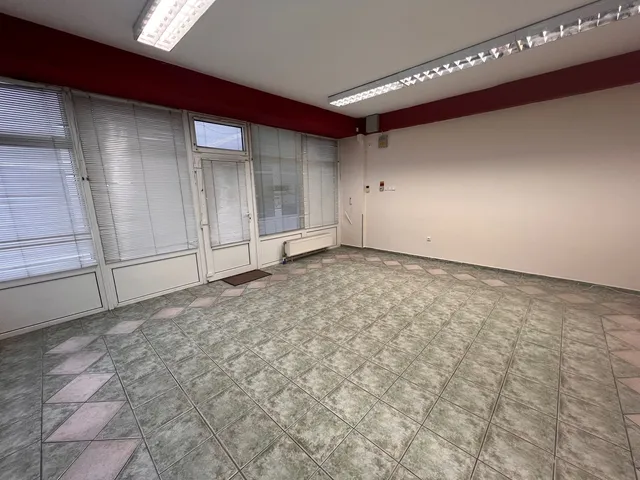 Eladó kereskedelmi és ipari ingatlan Nyíregyháza 42 nm