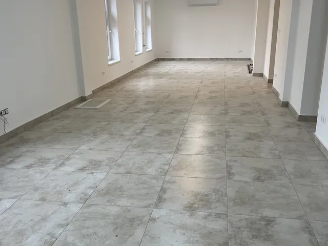 Eladó kereskedelmi és ipari ingatlan Nyíregyháza 140 nm