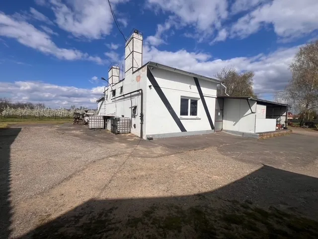 Eladó kereskedelmi és ipari ingatlan Napkor 245 nm