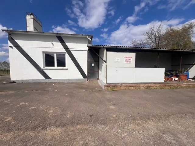 Eladó kereskedelmi és ipari ingatlan Napkor 245 nm