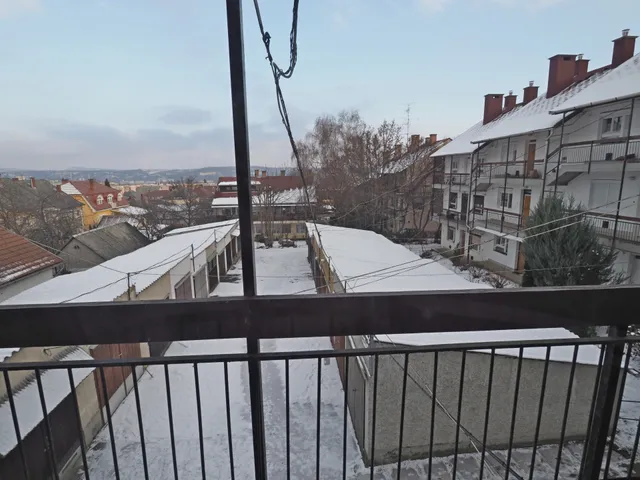 Eladó garázs Eger, Lajosváros 16 nm