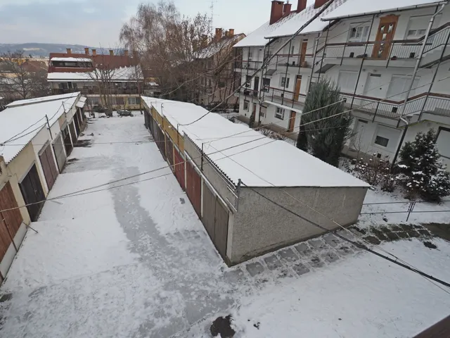 Eladó garázs Eger, Lajosváros 16 nm