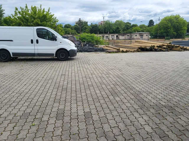 Kiadó kereskedelmi és ipari ingatlan Eger 180 nm
