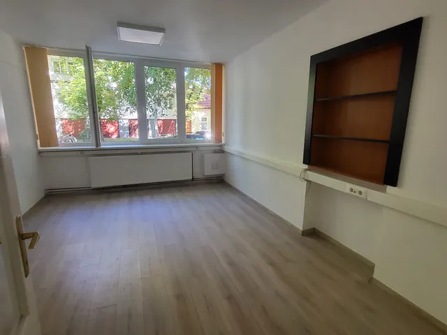 Kiadó kereskedelmi és ipari ingatlan Eger, Belváros 104 nm