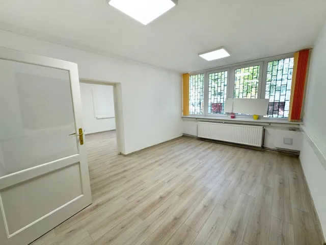 Kiadó kereskedelmi és ipari ingatlan Eger, Belváros 104 nm