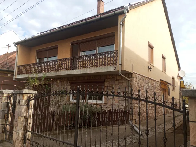 Eladó ház Füzesabony, Falu 250 nm