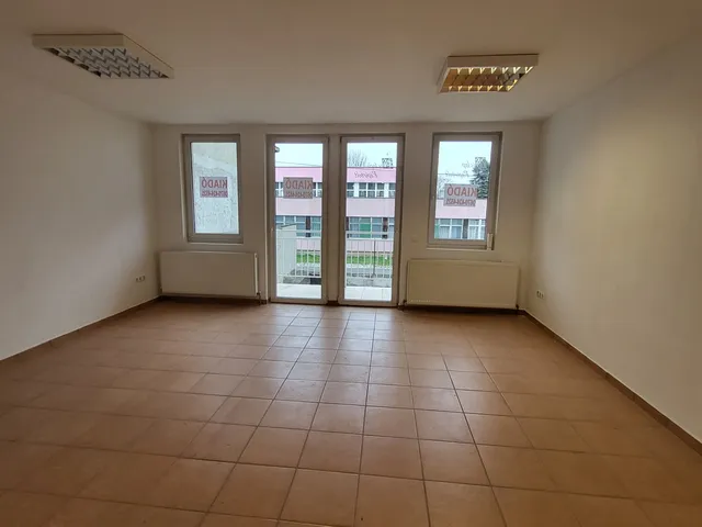 Kiadó kereskedelmi és ipari ingatlan Eger, Lajosváros 71 nm