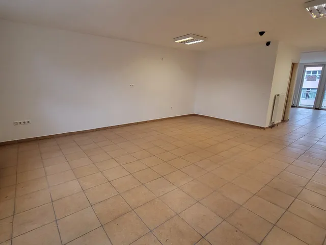 Kiadó kereskedelmi és ipari ingatlan Eger, Lajosváros 71 nm