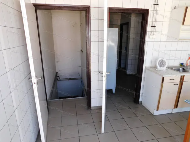 Eladó telek Veszprém 338 nm