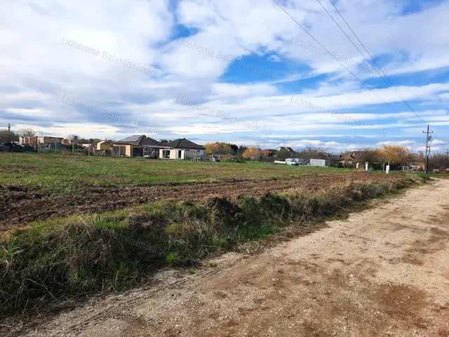 Eladó telek Berhida 864 nm