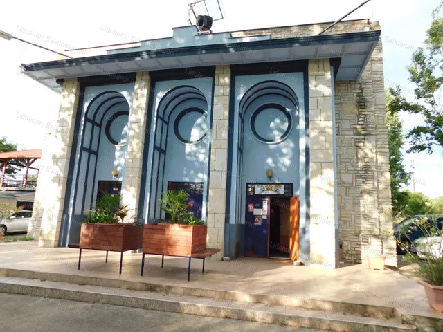 Eladó kereskedelmi és ipari ingatlan Hajmáskér 561 nm
