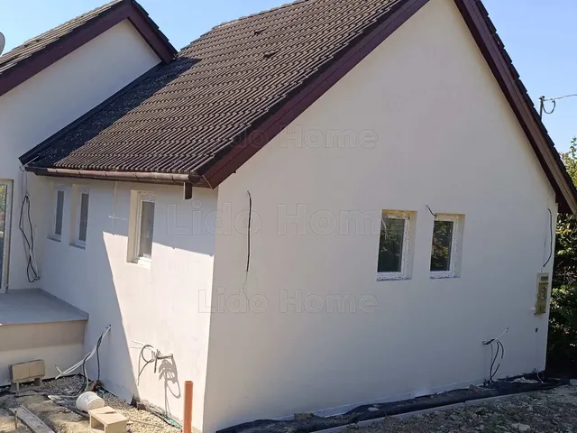 Eladó nyaraló Balatonakarattya 142 nm