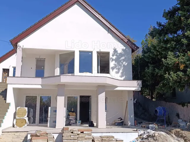 Eladó nyaraló Balatonakarattya 142 nm