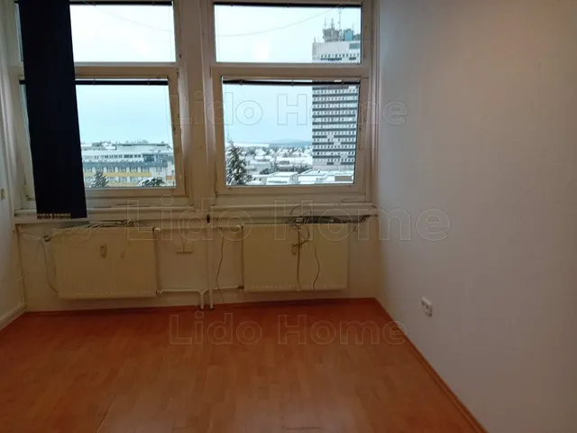 Eladó kereskedelmi és ipari ingatlan Veszprém, Belváros 62 nm