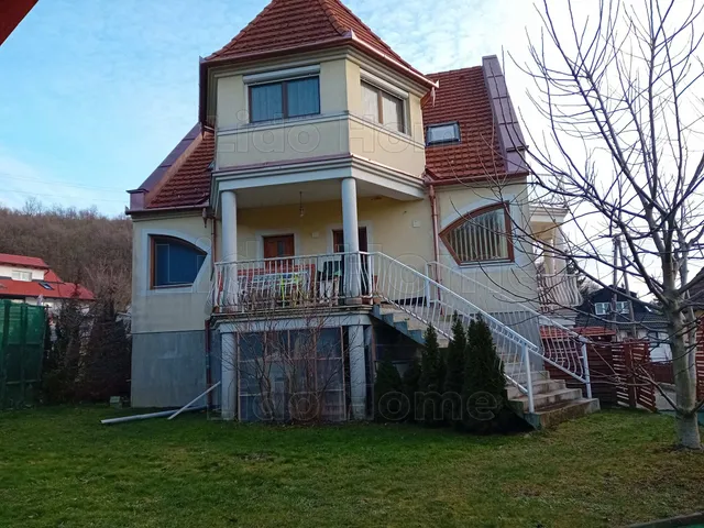Eladó ház Eplény 300 nm
