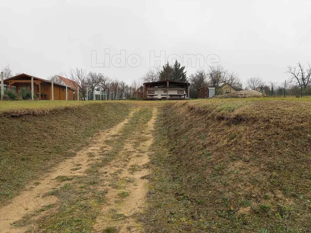 Eladó telek Balatonkenese 900 nm