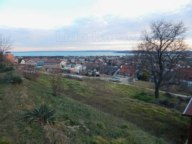 Eladó telek Balatonfüred 1330 nm