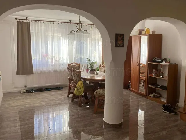 Eladó ház Királyszentistván 188 nm