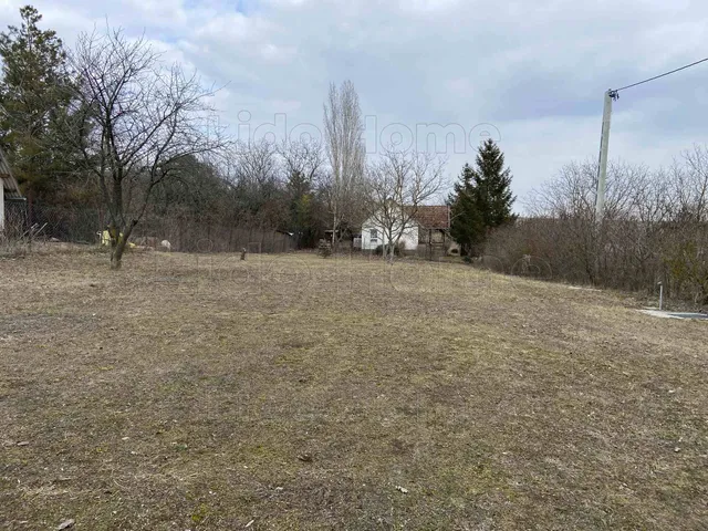 Eladó telek Balatonfőkajár 1520 nm