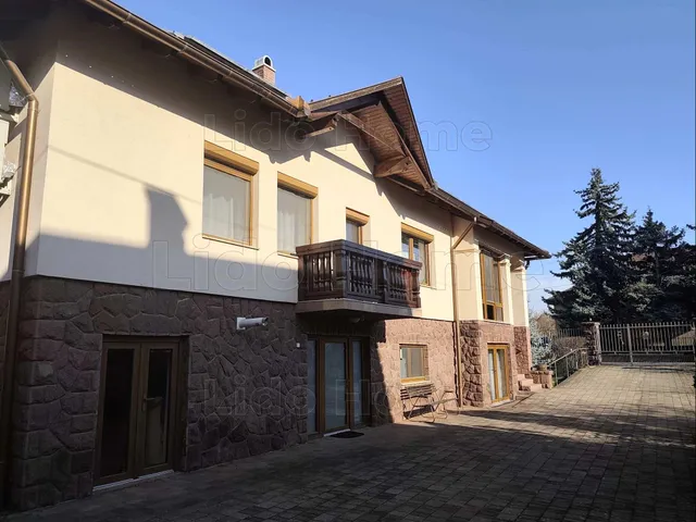 Eladó üdülő és hétvégi ház Balatonalmádi 260 nm
