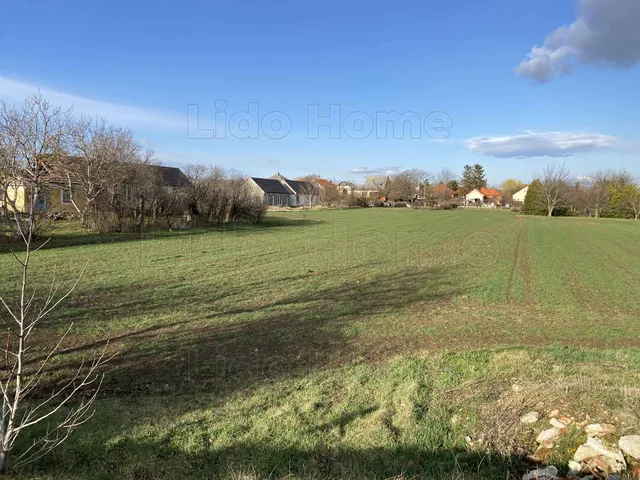 Eladó telek Hajmáskér 1300 nm
