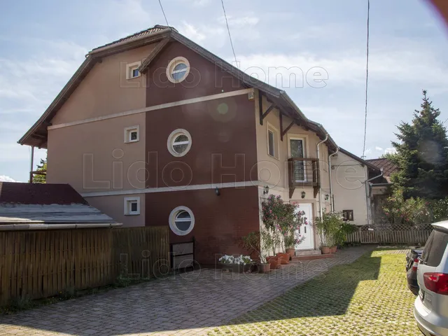 Eladó ház Balatonkenese 460 nm